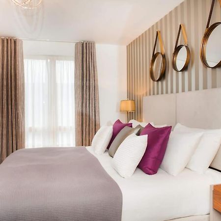 Stylish And Central Two Bedroom & Two Bathroom Apartment With Free Parking Екстер'єр фото