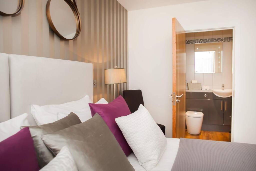 Stylish And Central Two Bedroom & Two Bathroom Apartment With Free Parking Екстер'єр фото