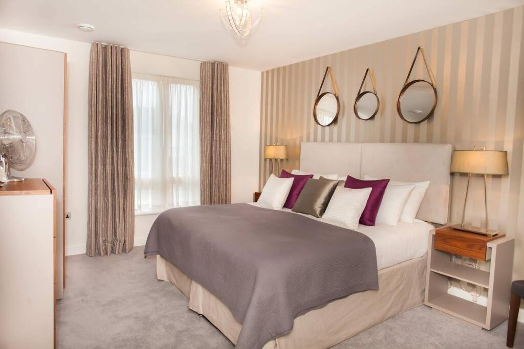 Stylish And Central Two Bedroom & Two Bathroom Apartment With Free Parking Екстер'єр фото